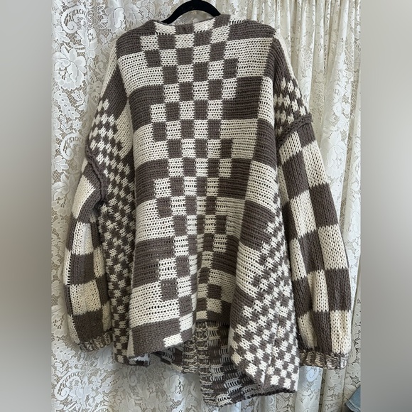 Boutique Checkered Open Front Long Sleeve Cardigan - Picture 4 of 4
